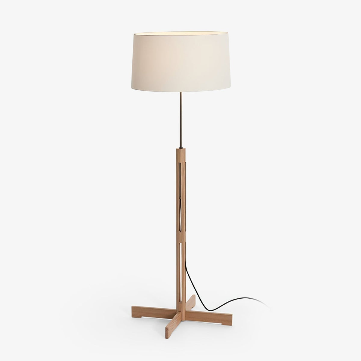 Quayen Stehleuchte aus Holz und Stoff im klassischen Stil