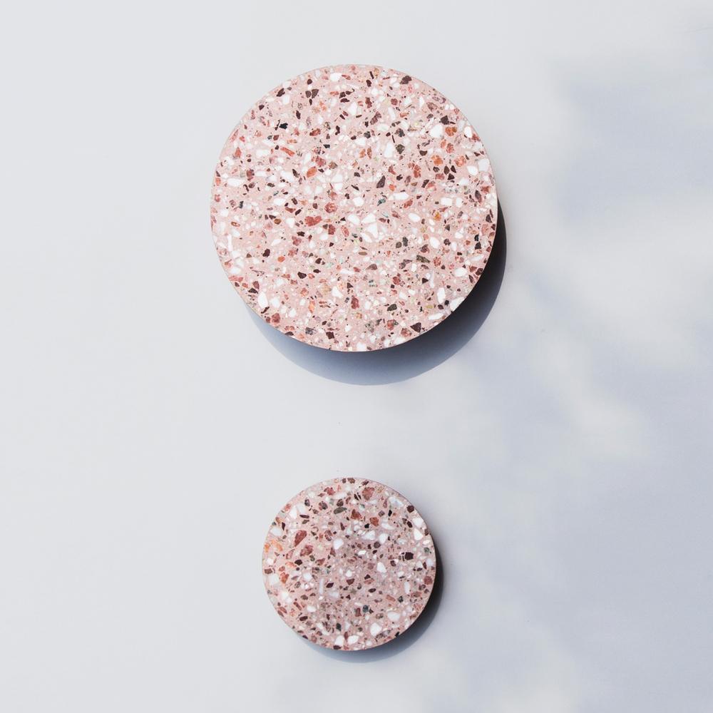 Vomaria zeitgenössische minimalistische Wandleuchte aus Keramik