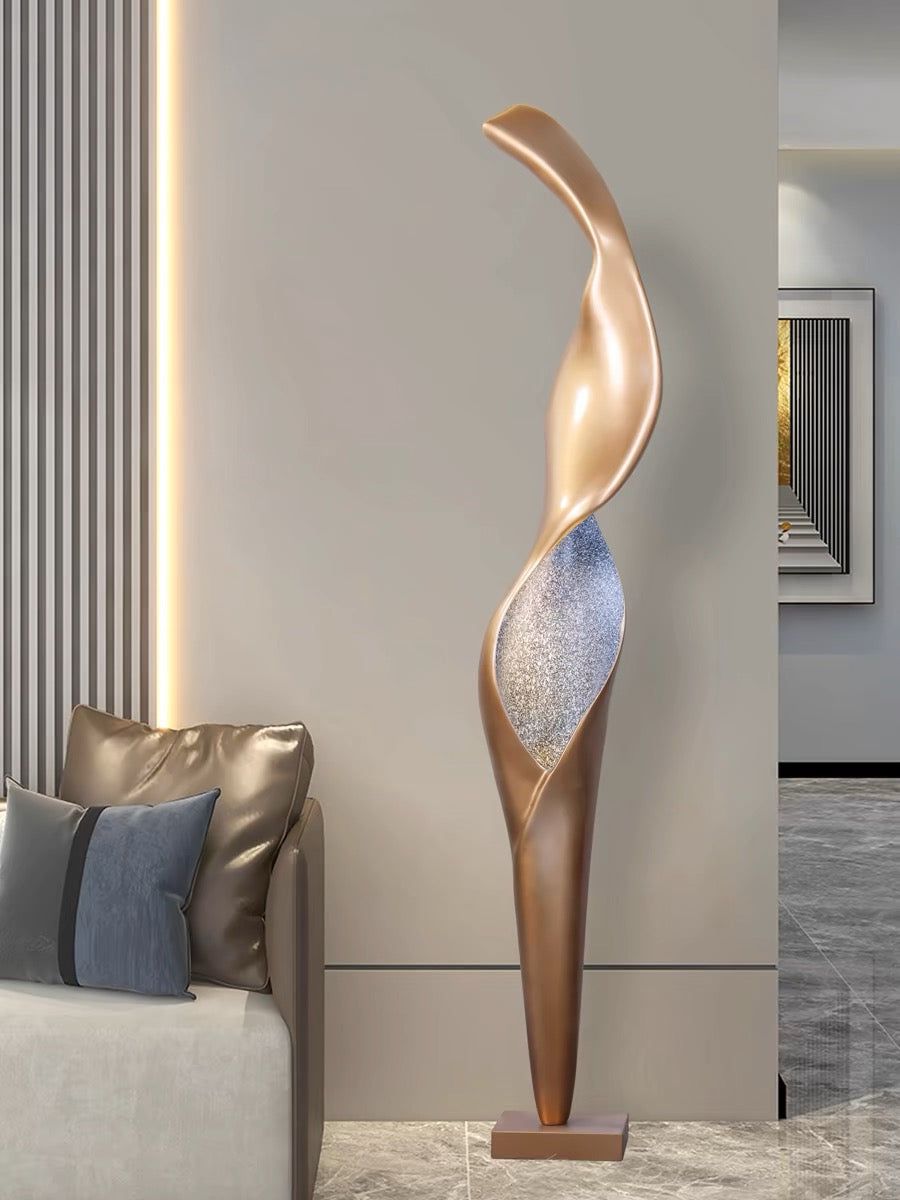 Orelinelle Stehleuchte im skulpturalen Design aus Glas