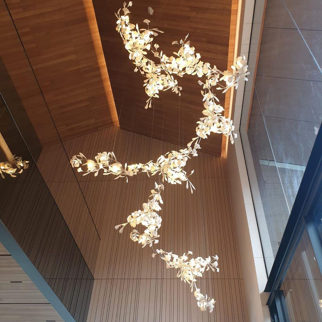 Olivia GloGink Modern Langes Gold LED Kronleuchter, aus Metall&Keramik