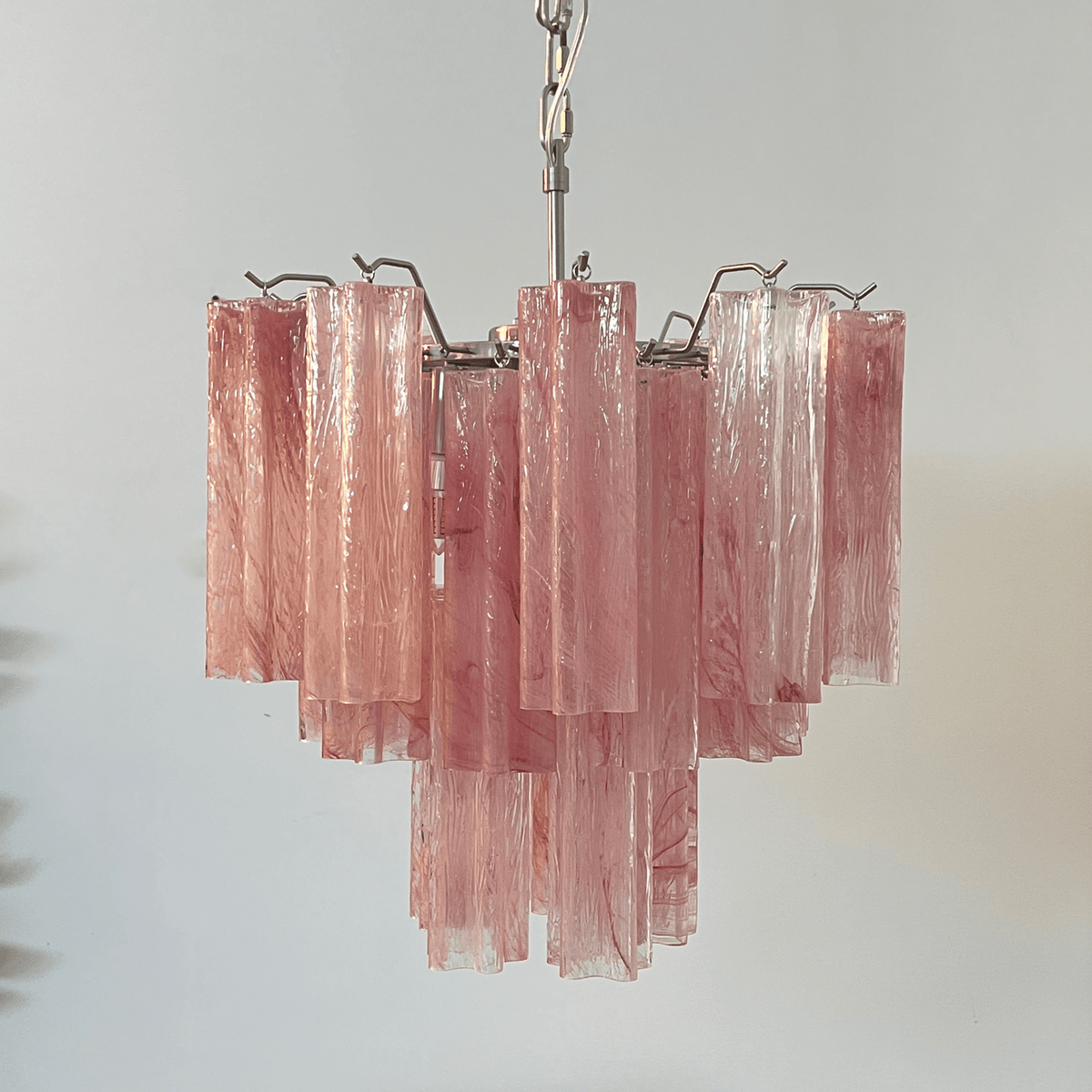 Liorinira Kronleuchter rosa Glaskolben geschichtet modern