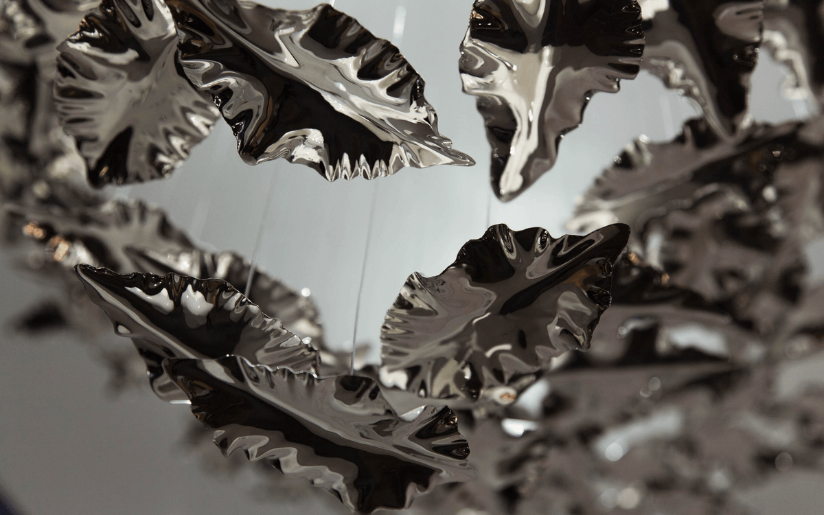 Folia Kronleuchter aus Blatt-Form in verdrillter Skulptur