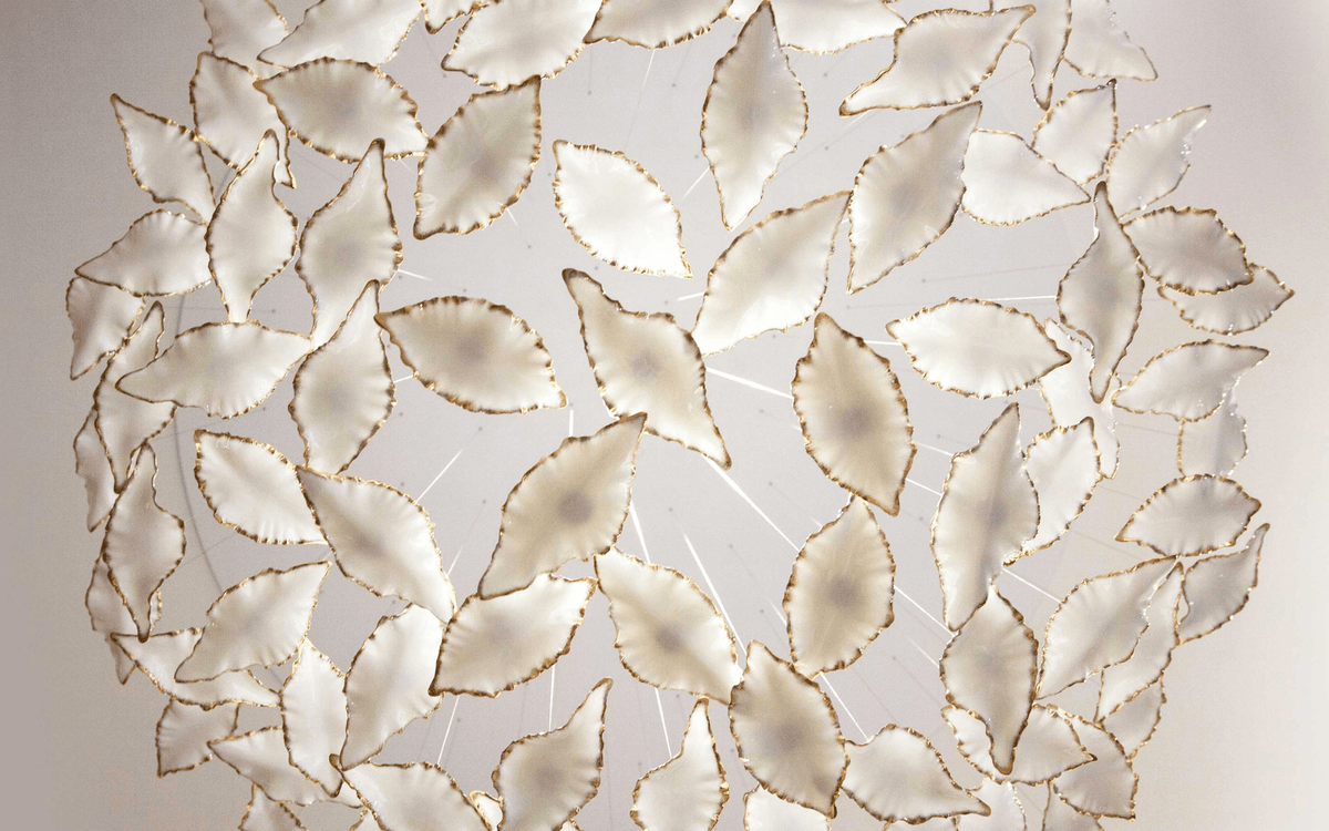 Folia Kronleuchter aus Blatt-Form in verdrillter Skulptur