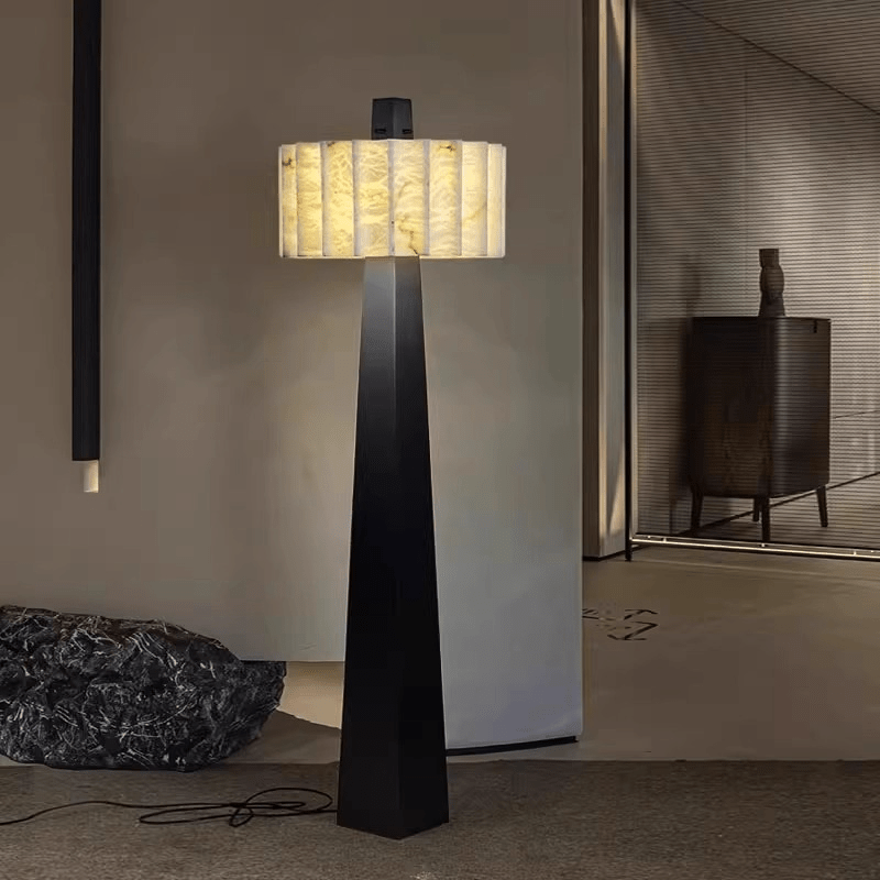 Wolve Alabaster Obelisk Stehleuchte