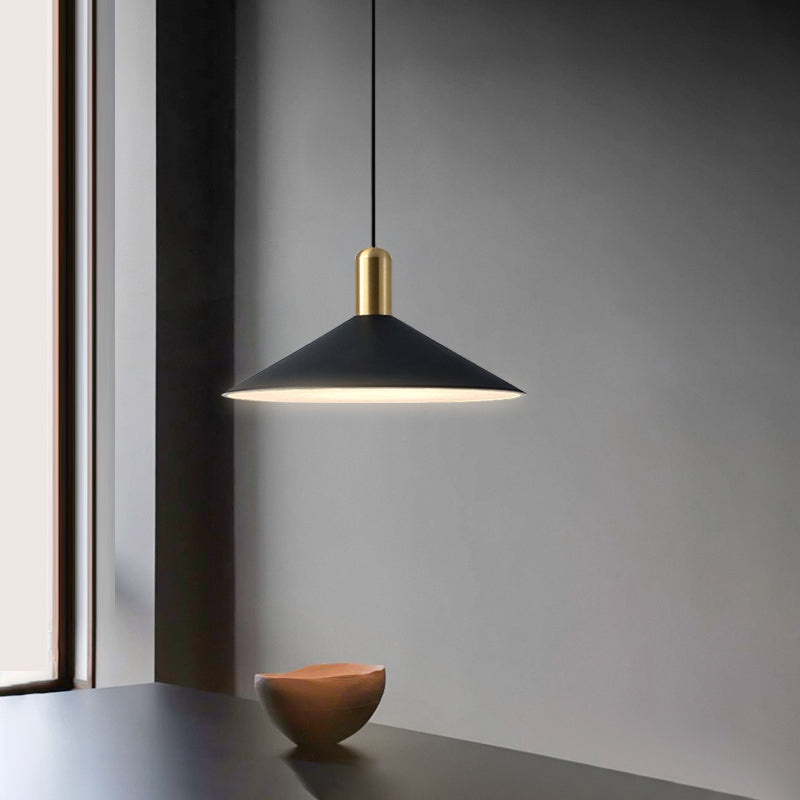 Aria Nodic Pendelleuchte Kegel Schwarz/Gold/Weiß Esstisch