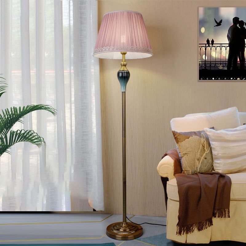 Arisha Antik Stehlampe, 5 Farben, Metall/Stoff, Schlafzimmer