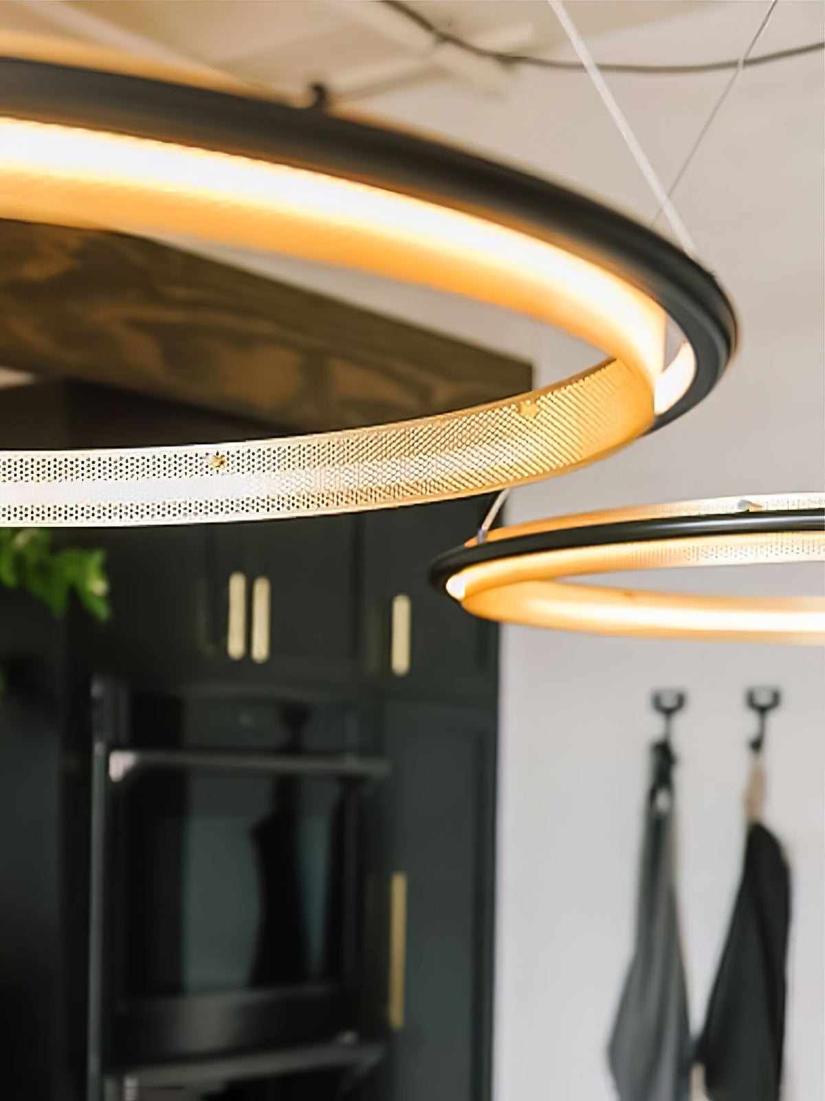 Erveliel zeitgenössischer minimalistischer LED-Kronleuchter