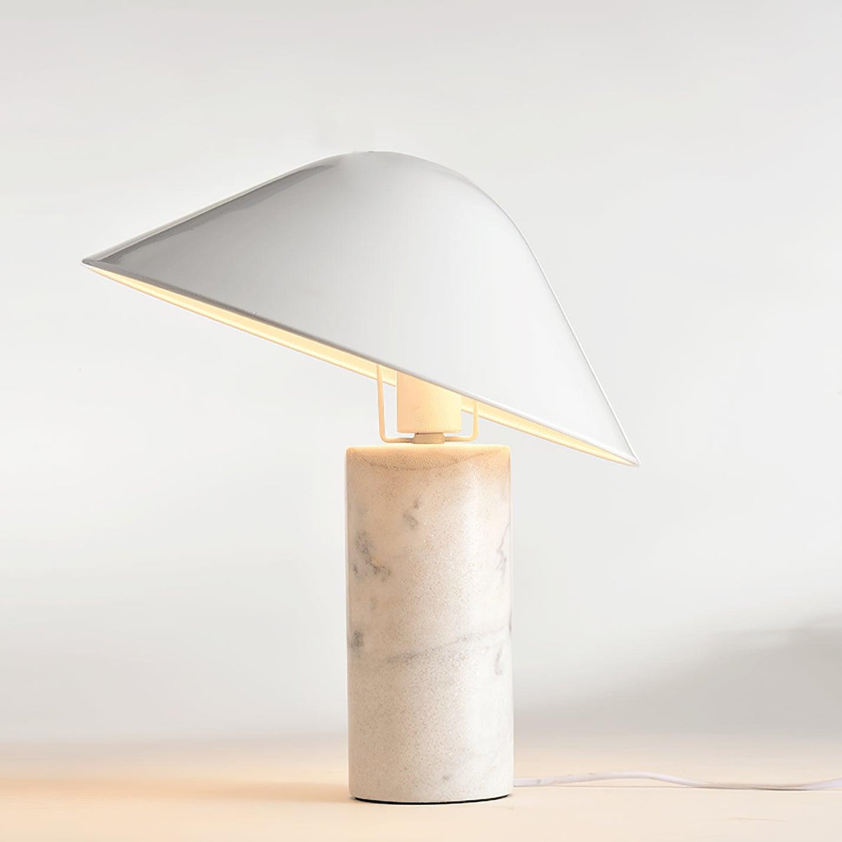 Elyrian Tischleuchte aus Marmor minimalistisch