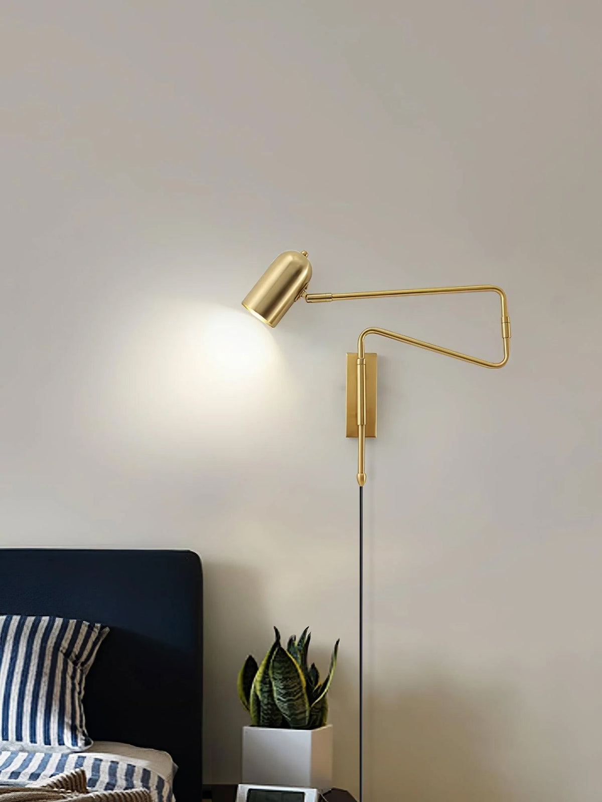 Nox einstellbare Arm-Wandleuchte mit Stecker