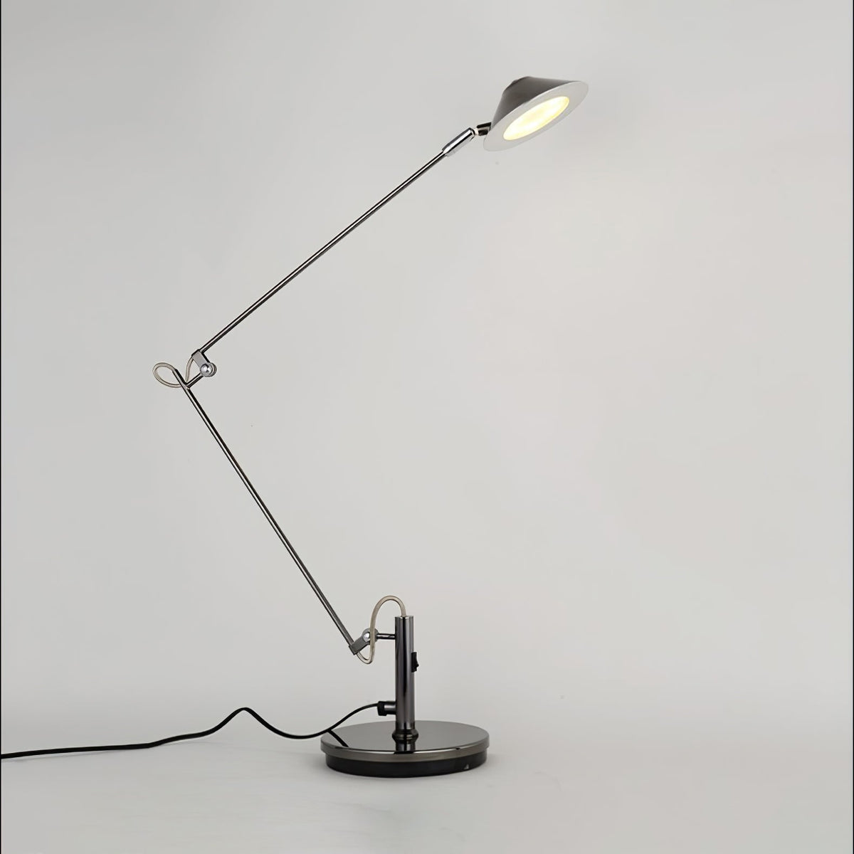 Queden Minimalistische Schreibtischlampe für den Arbeitsplatz