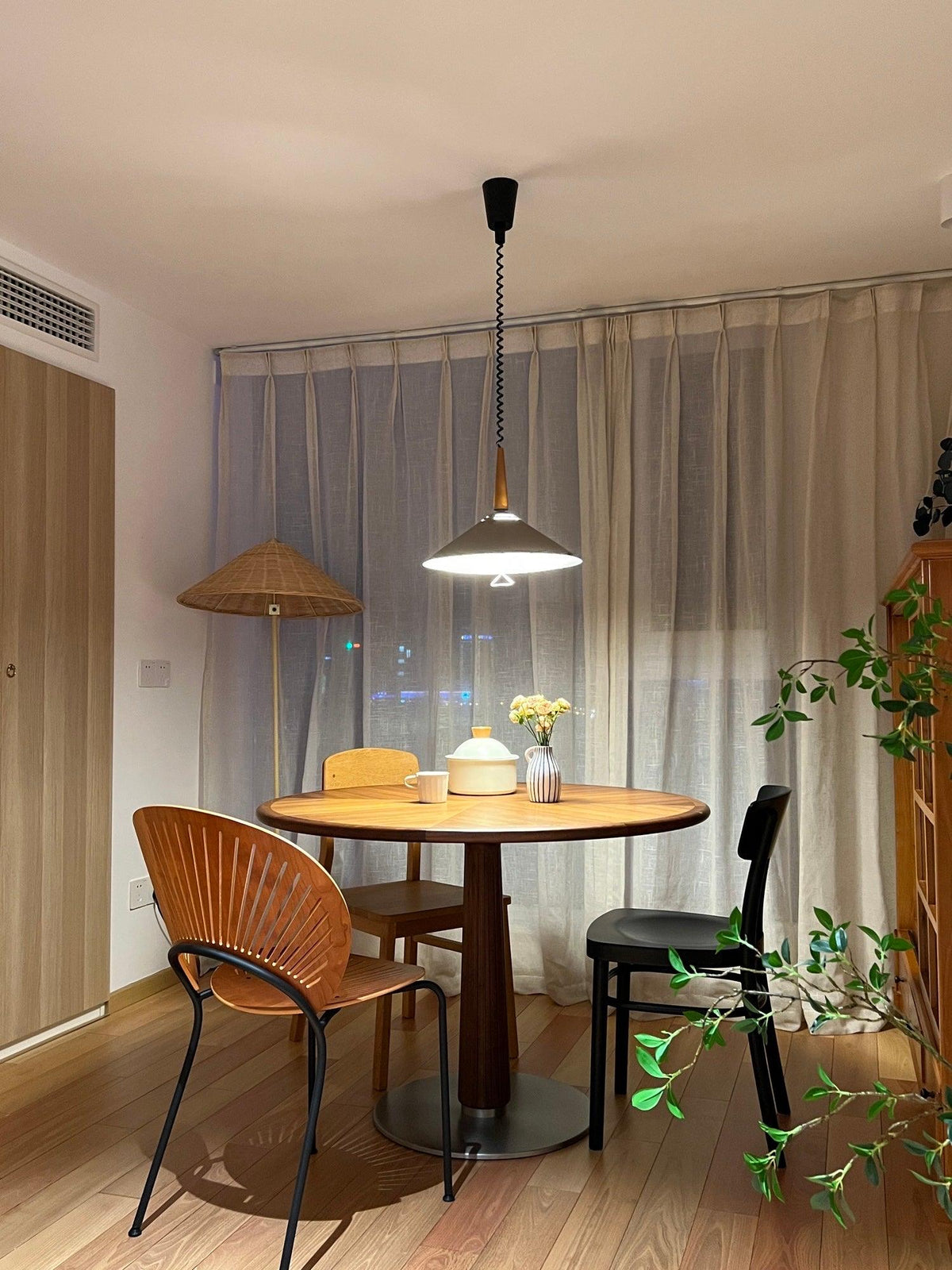 Jolvin zeitgenössische minimalistische Retro-Pendelleuchte