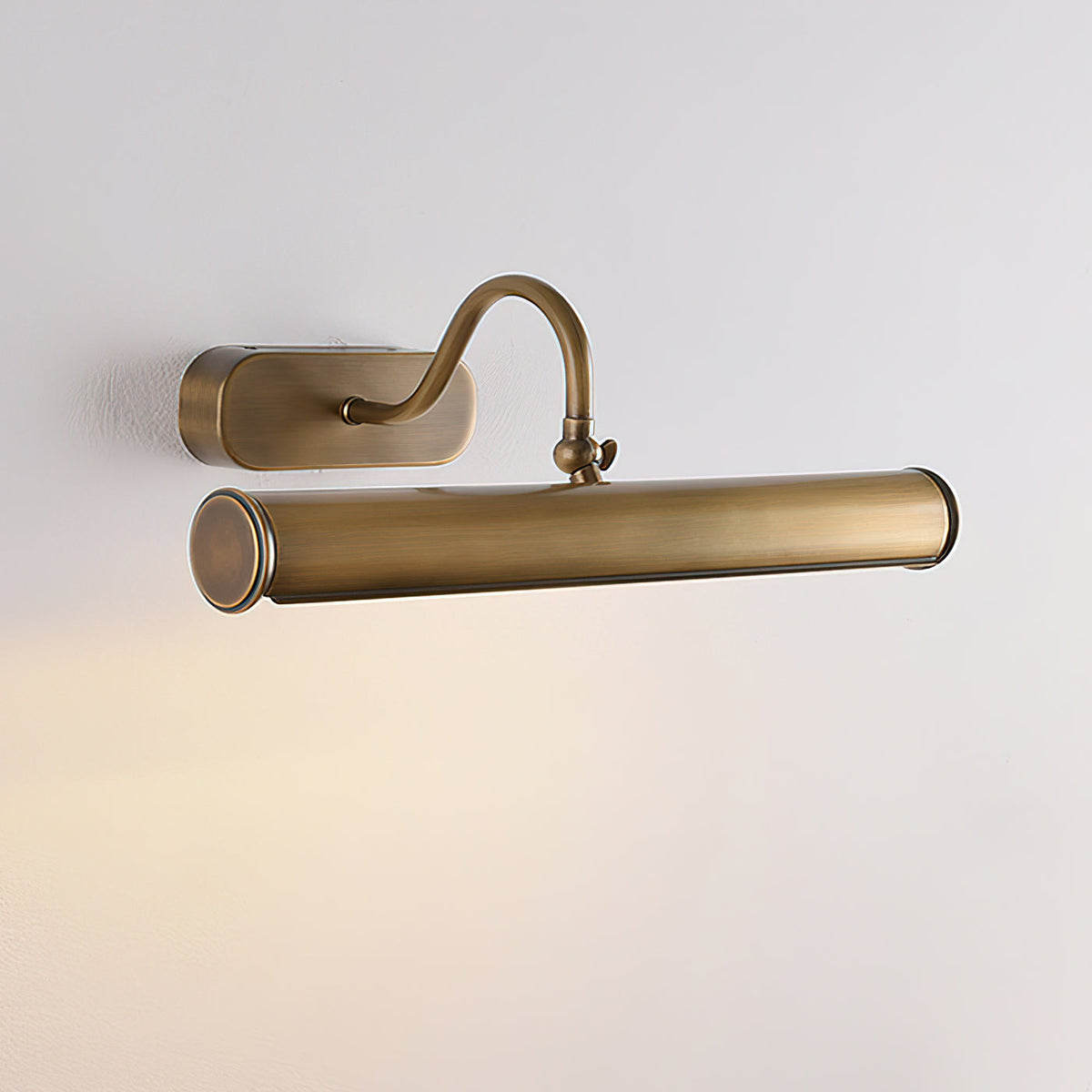 Ainsworth Messing-Wandleuchte
