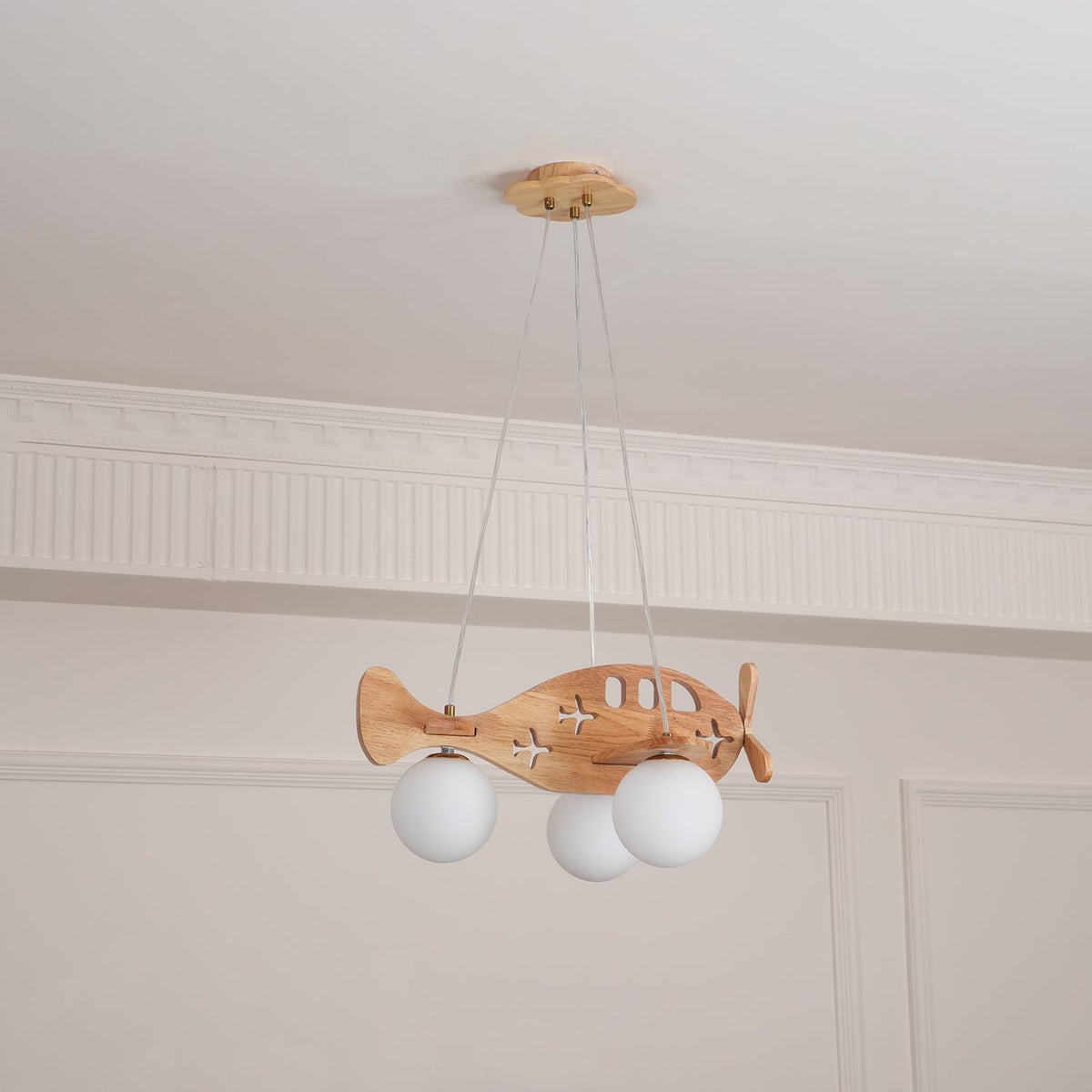 Aldenine Pendelleuchte aus Holz mit künstlerischem Design