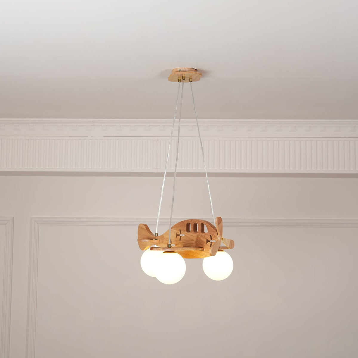 Aldenine Pendelleuchte aus Holz mit künstlerischem Design