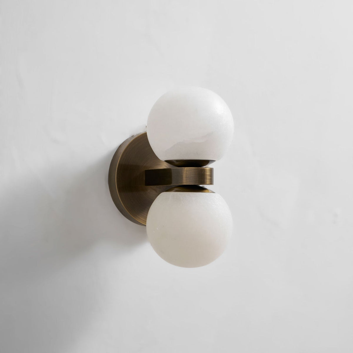 Lumenor Alabaster Celestia Orb Wandleuchte