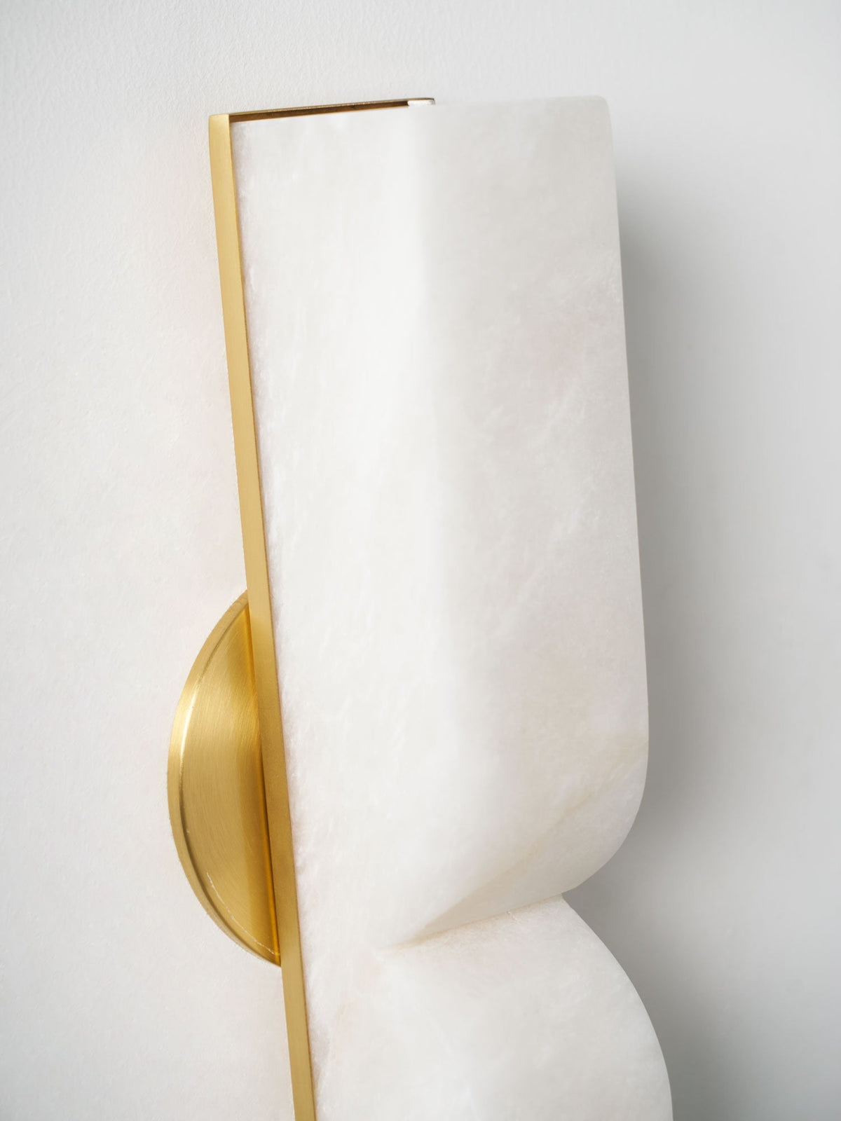 Lena Wandleuchte aus Alabaster mit Stecker