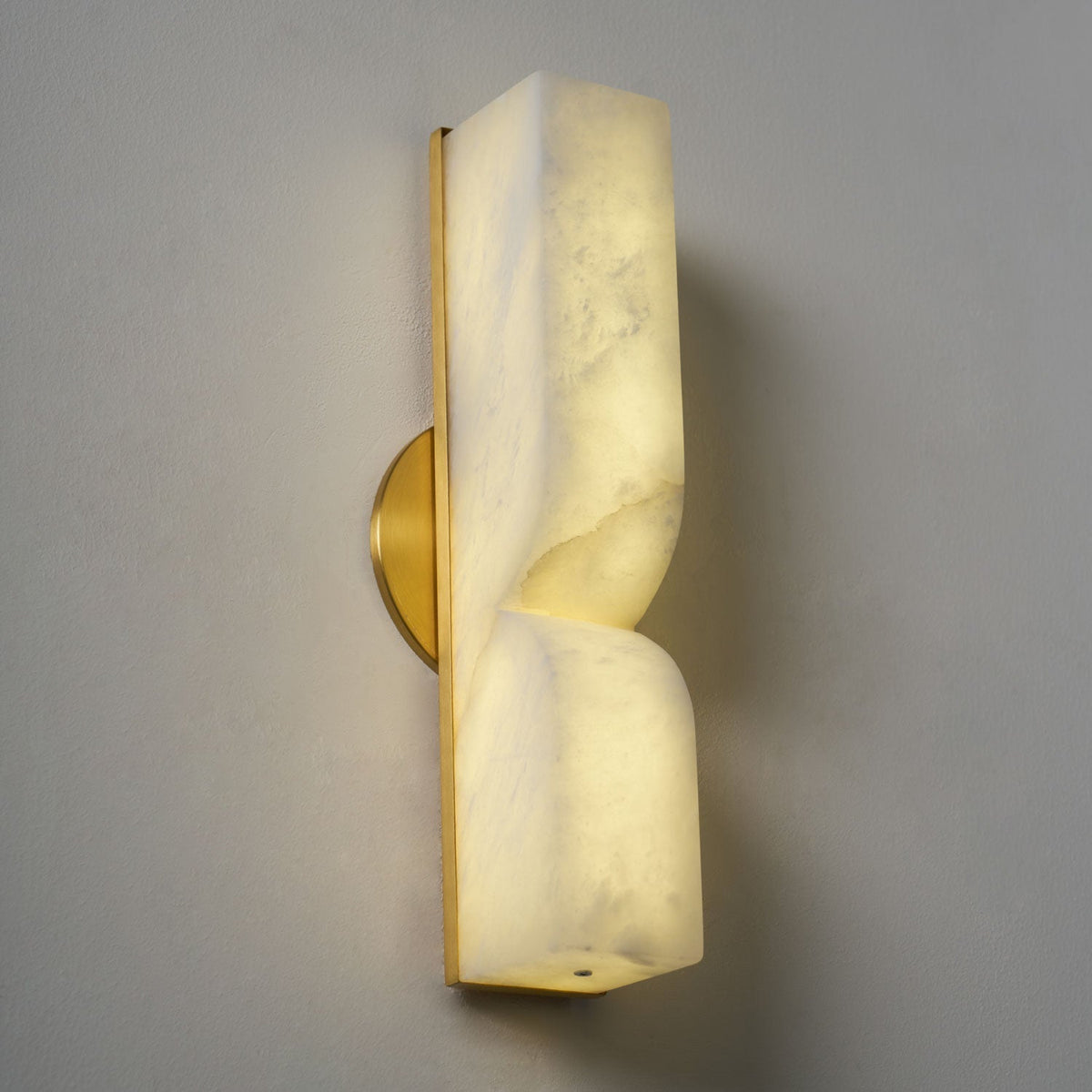 Lena Wandleuchte aus Alabaster mit Stecker