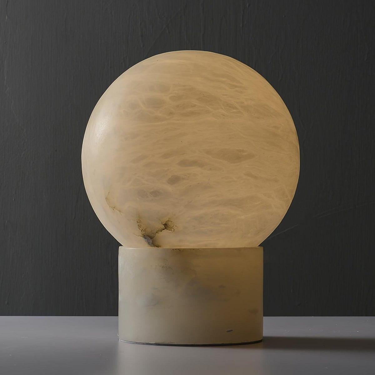 Albiniella zeitgenössische Tischleuchte aus Alabaster