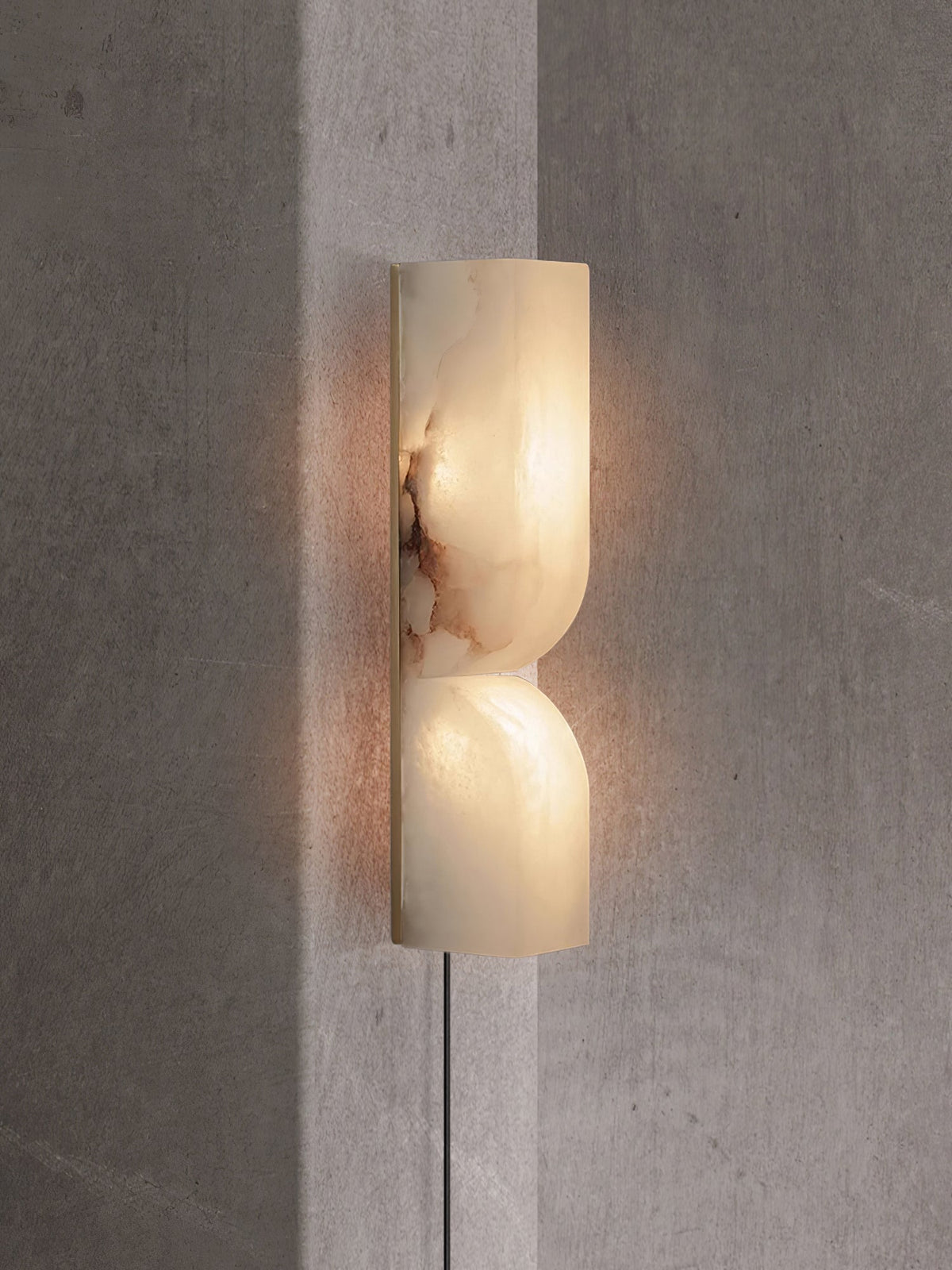 Lena Wandleuchte aus Alabaster mit Stecker