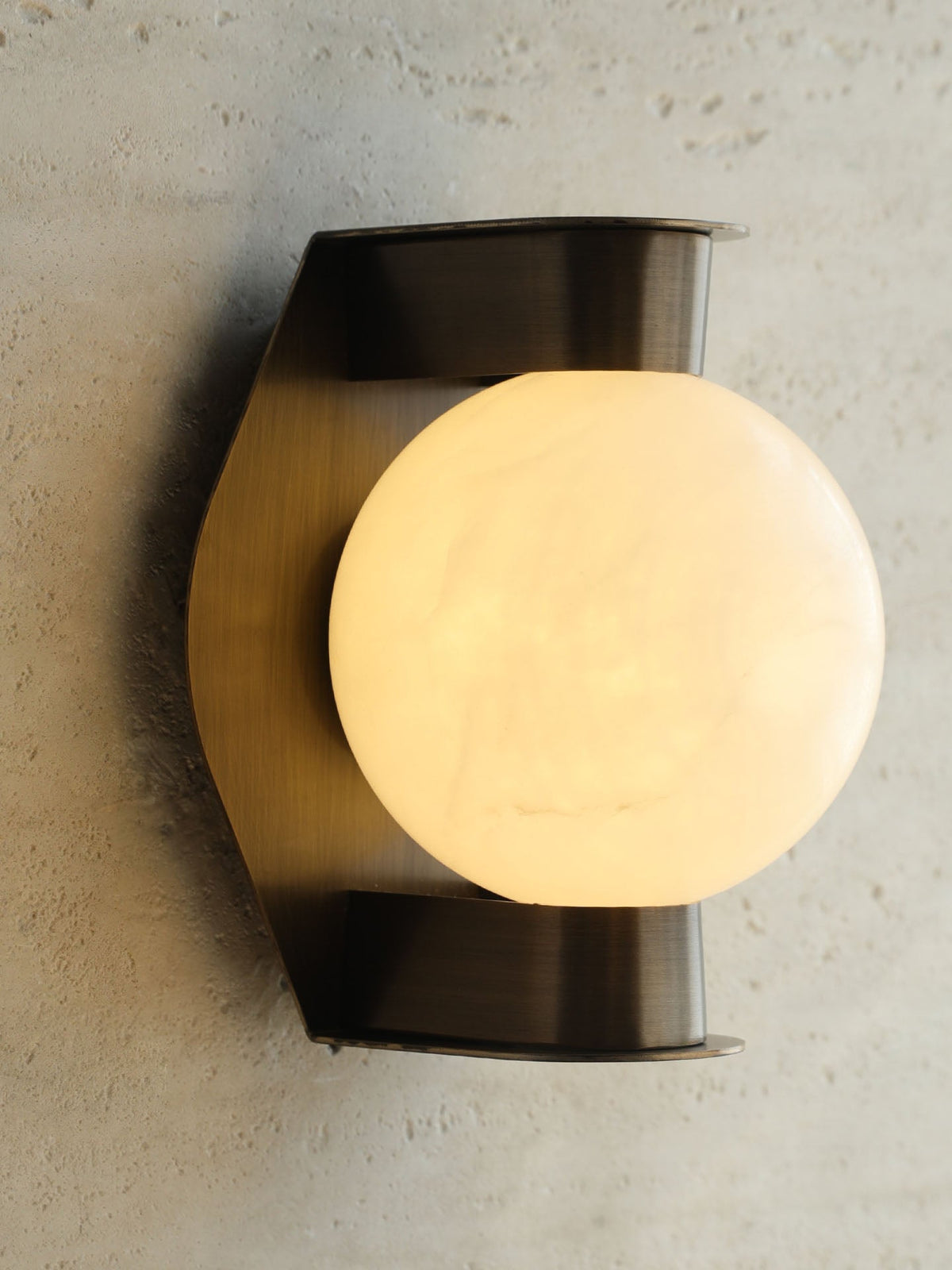 Caldrien Alabaster Orb Alabaster-Wandleuchte