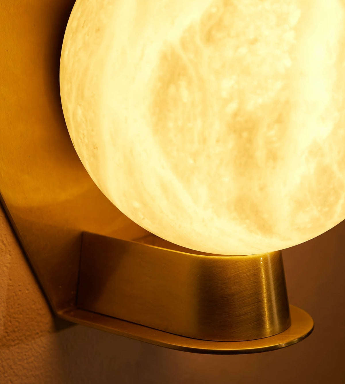 Caldrien Alabaster Orb Alabaster-Wandleuchte