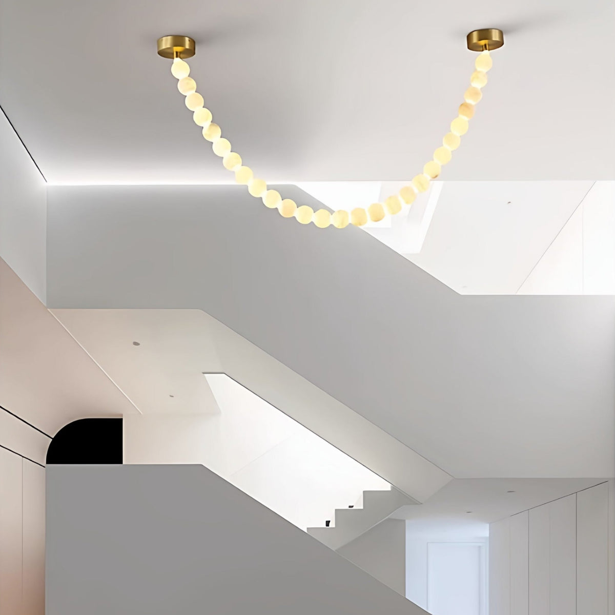 Grempt Kronleuchter aus Alabaster in Perlmutt mit Kieselsteinform