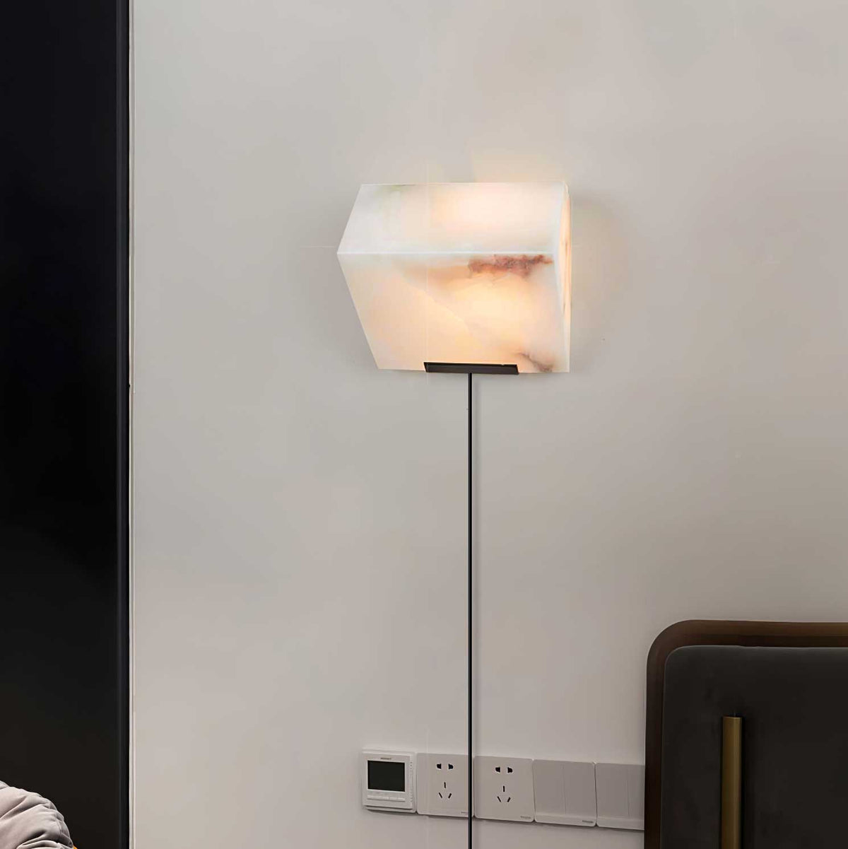 Niviella stufenförmige Alabaster-Wandleuchte mit Stecker