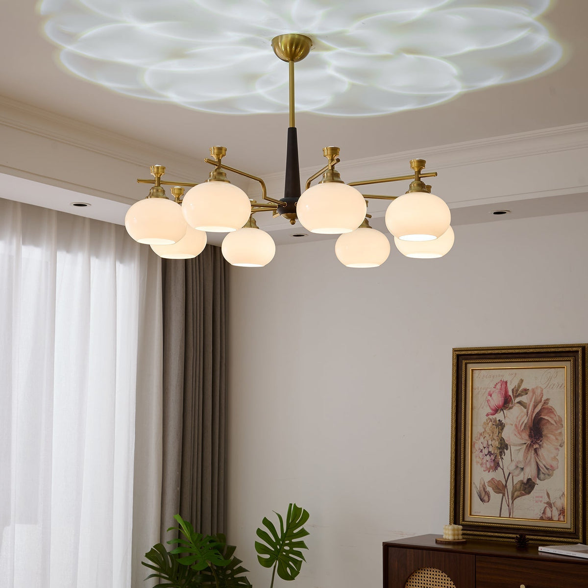 Velirara Kronleuchter aus Holz und Glas in traditionellem, einzigartigem Kugeldesign