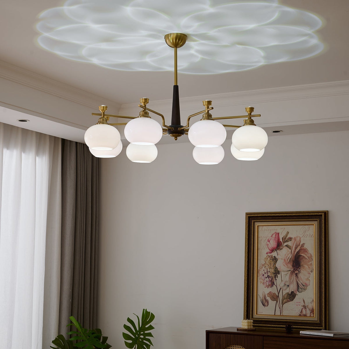 Velirara Kronleuchter aus Holz und Glas in traditionellem, einzigartigem Kugeldesign