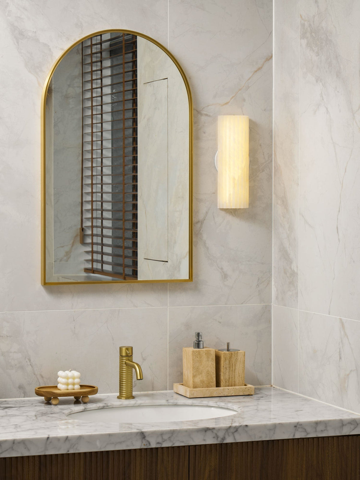 Orvian Wandleuchte Alabaster minimalistisch