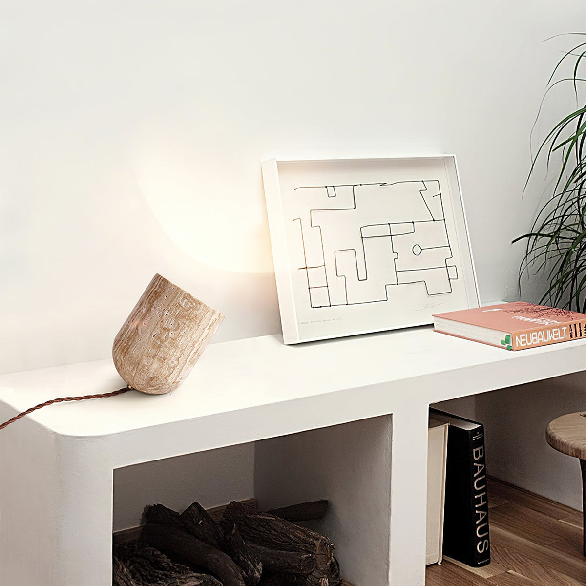Valuaine Tischleuchte aus gelbem Travertin in Tapered Block-Form