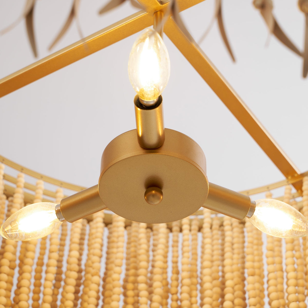 Ljomuvyn Kronleuchter im postmodernen Luxus-Stil aus Holz und Metall