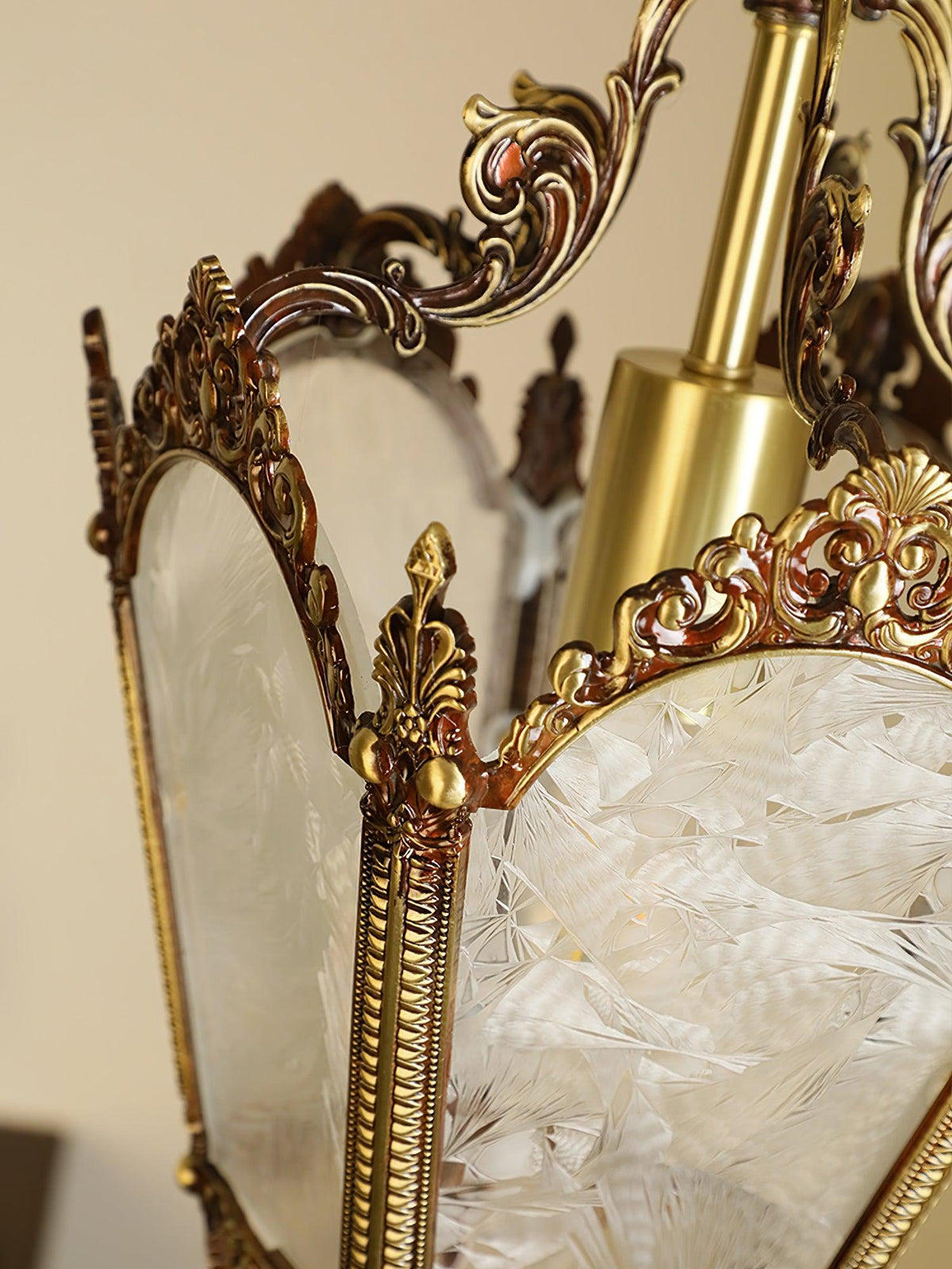 Auririelle Pendelleuchte aus Messing im Empire-Stil, antik und elegant