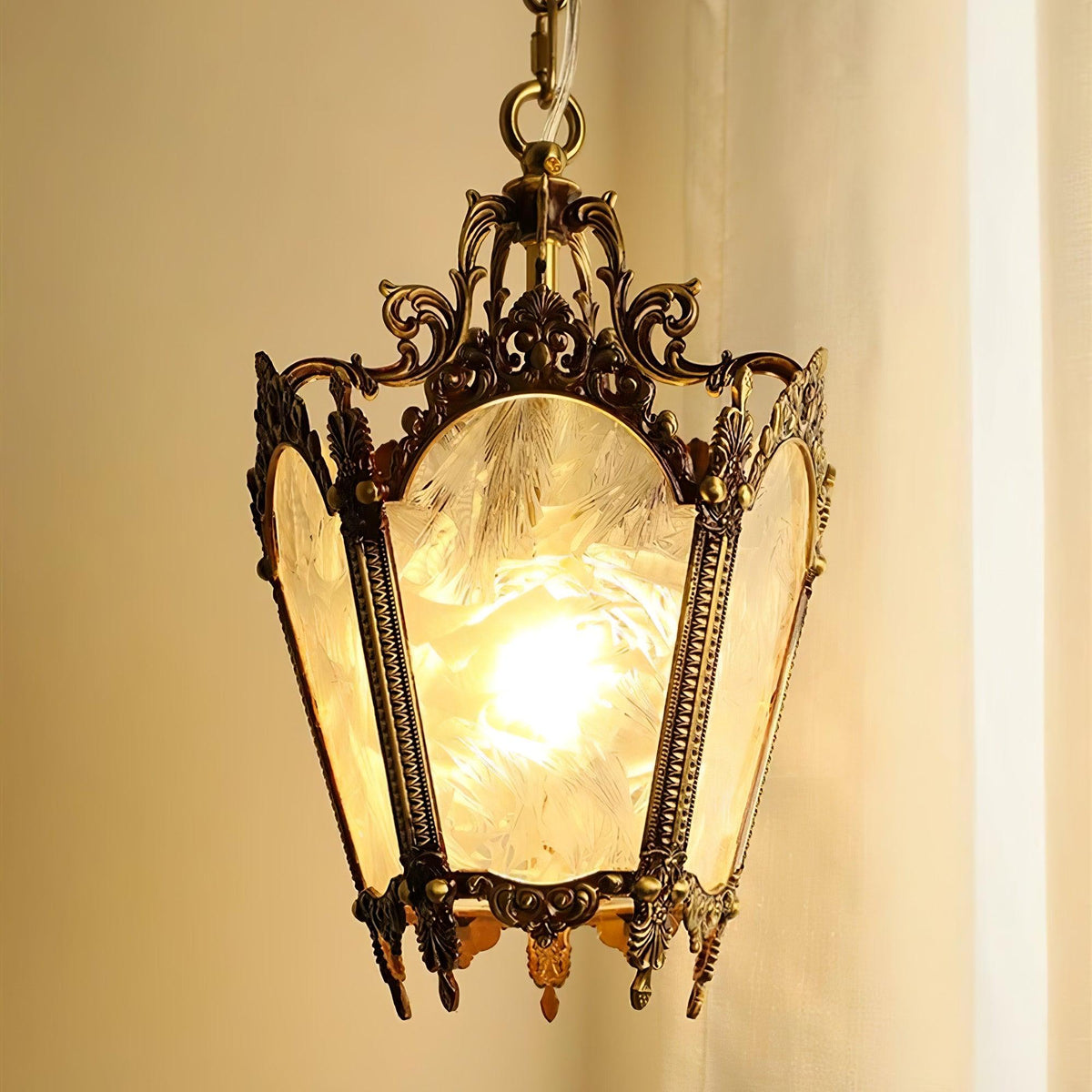 Auririelle Pendelleuchte aus Messing im Empire-Stil, antik und elegant