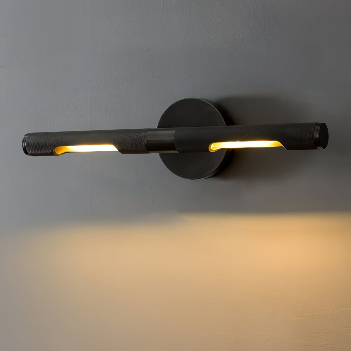 Sano zeitgenössische Messing-LED-Wandleuchte