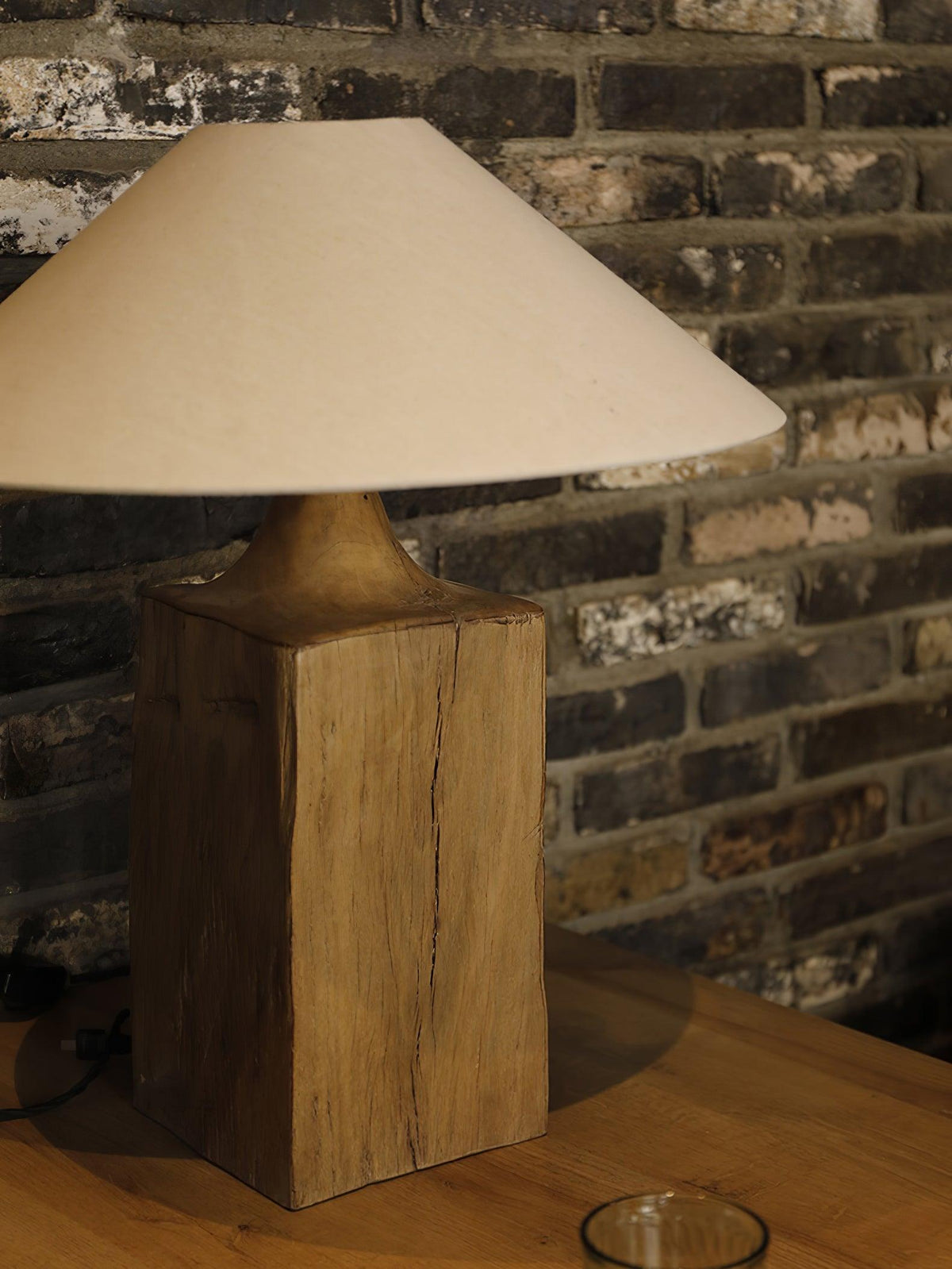 Rustica Stehleuchte aus Naturholz in Beige