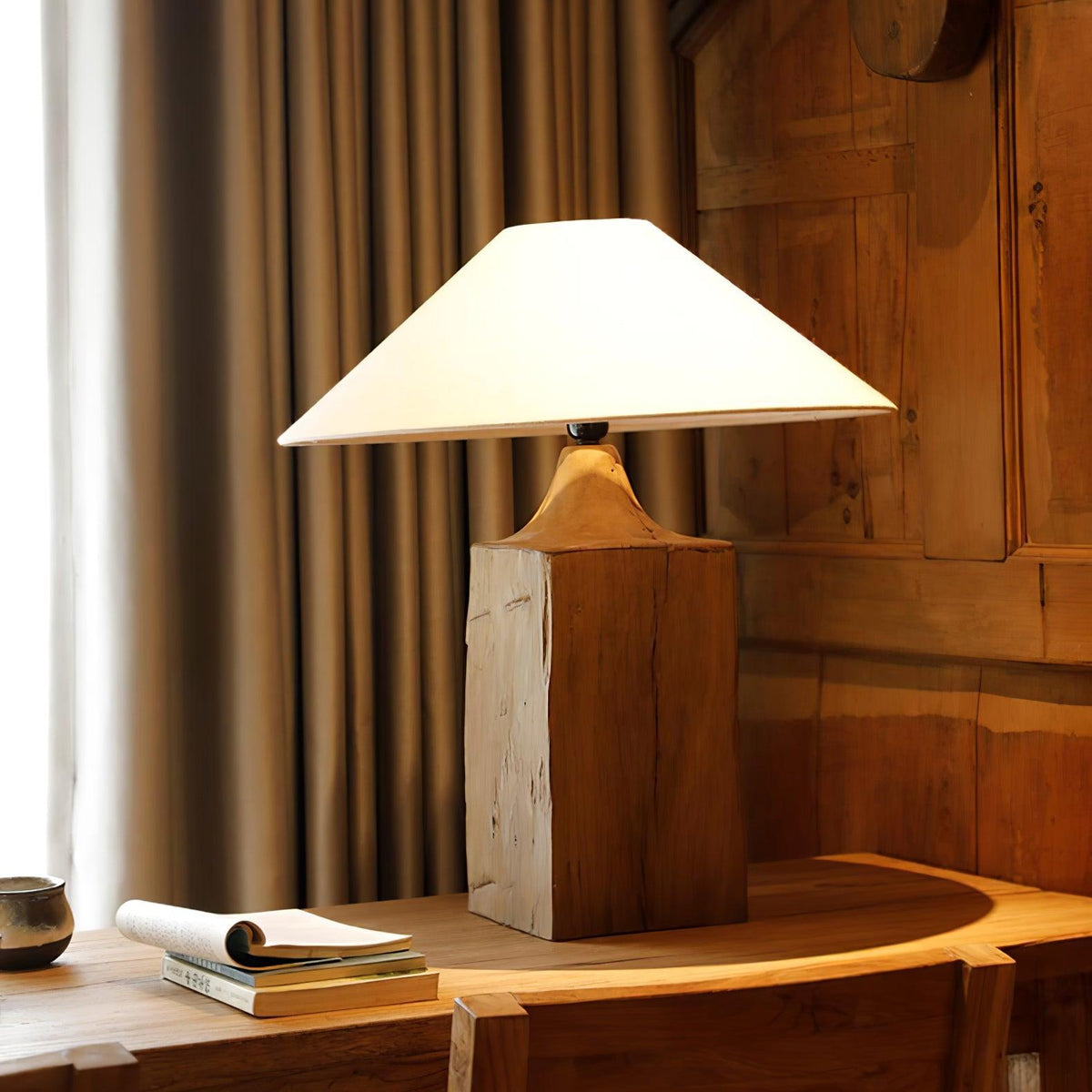 Rustica Stehleuchte aus Naturholz in Beige