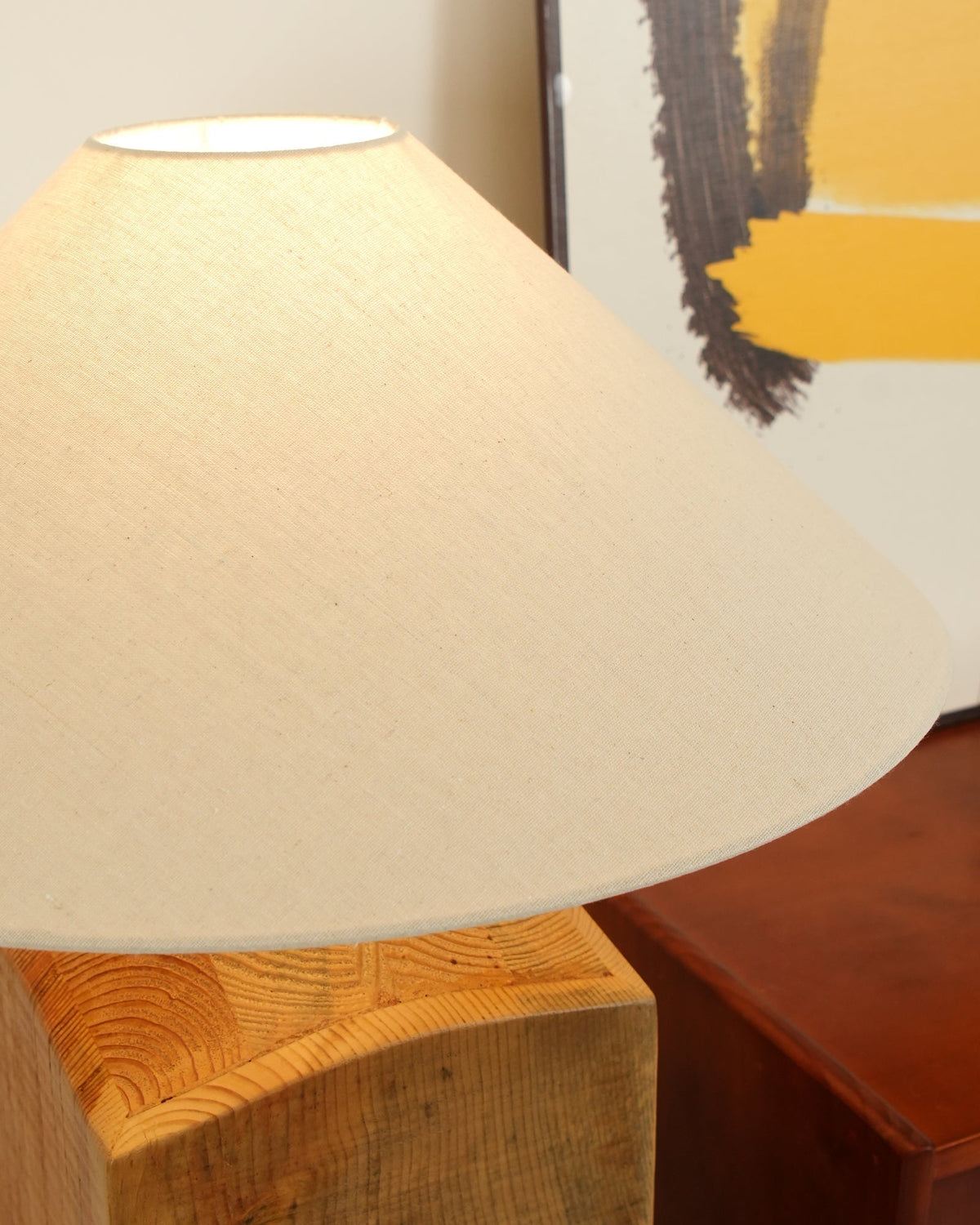 Rustica Stehleuchte aus Naturholz in Beige