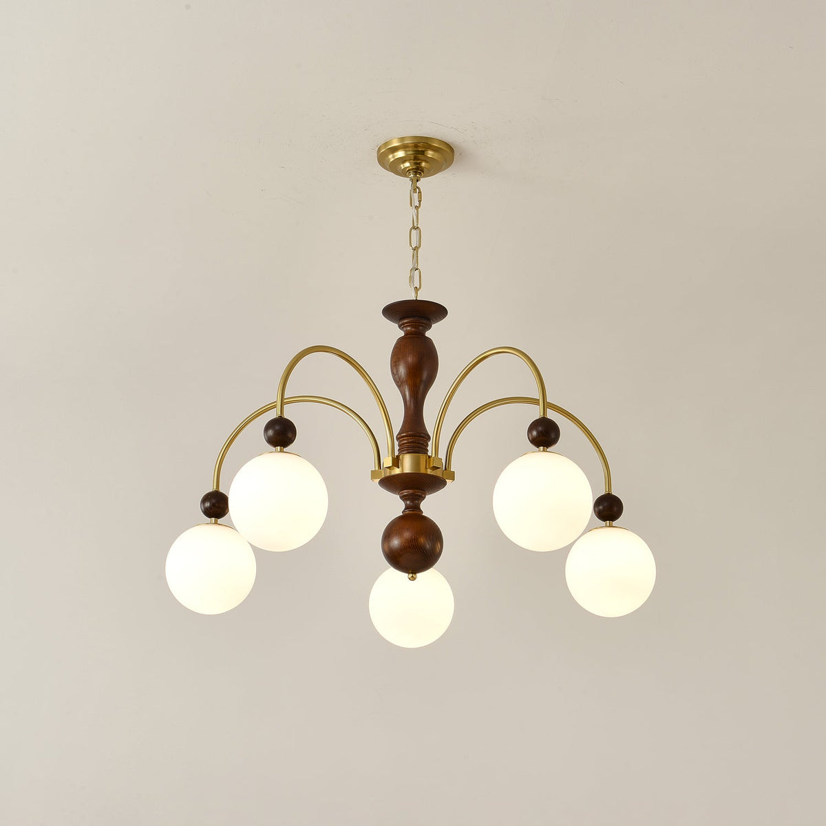 Sylenise Pendelleuchte aus Walnuss und Messing mit Kugelschirm im Vintage-Stil