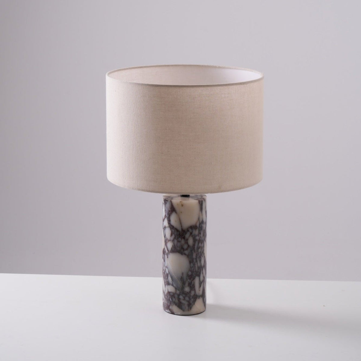 Vivo elegante Tischleuchte aus Marmor