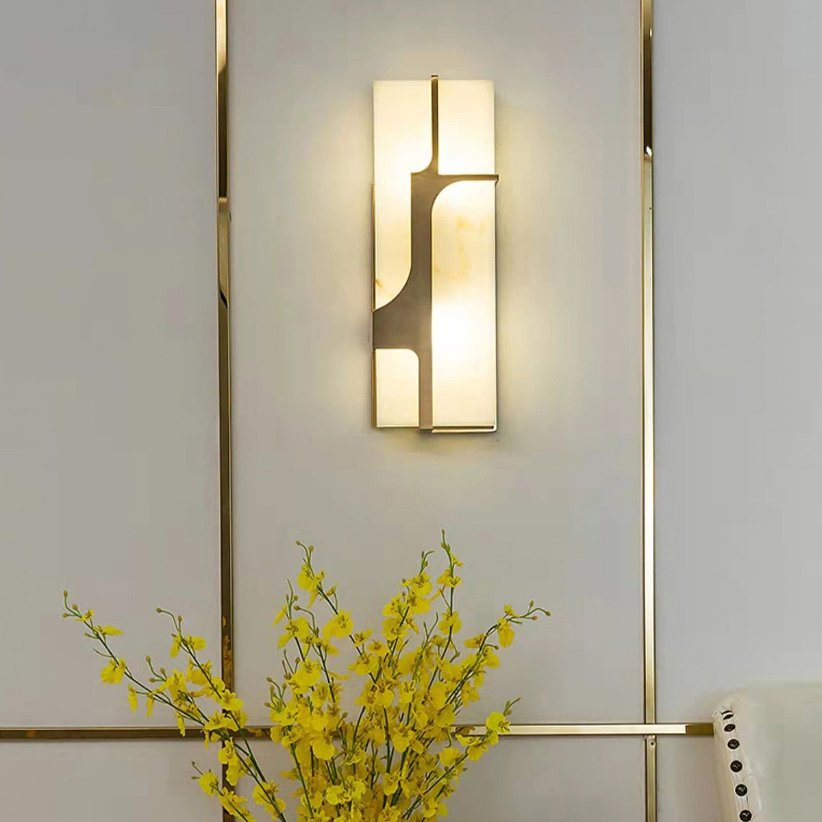 Ariel Wandleuchte Alabaster & Messing Eleganz