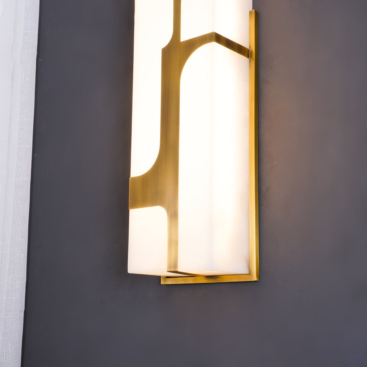 Ariel Wandleuchte Alabaster & Messing Eleganz