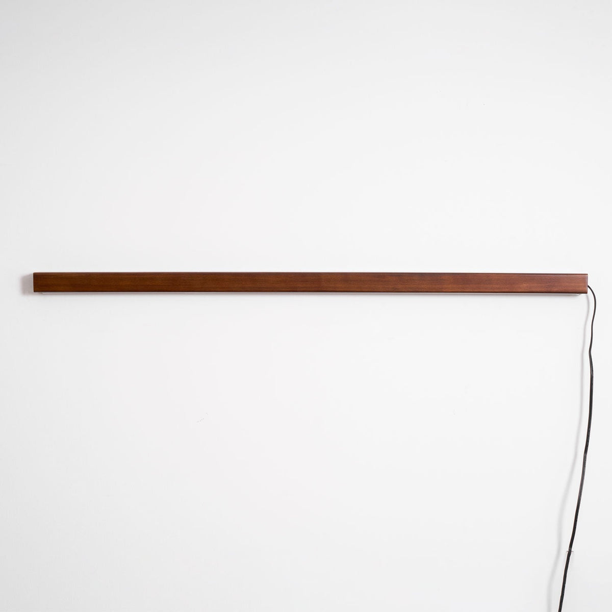 Bryf Wandleuchte Linear Holz Steckeranschluss