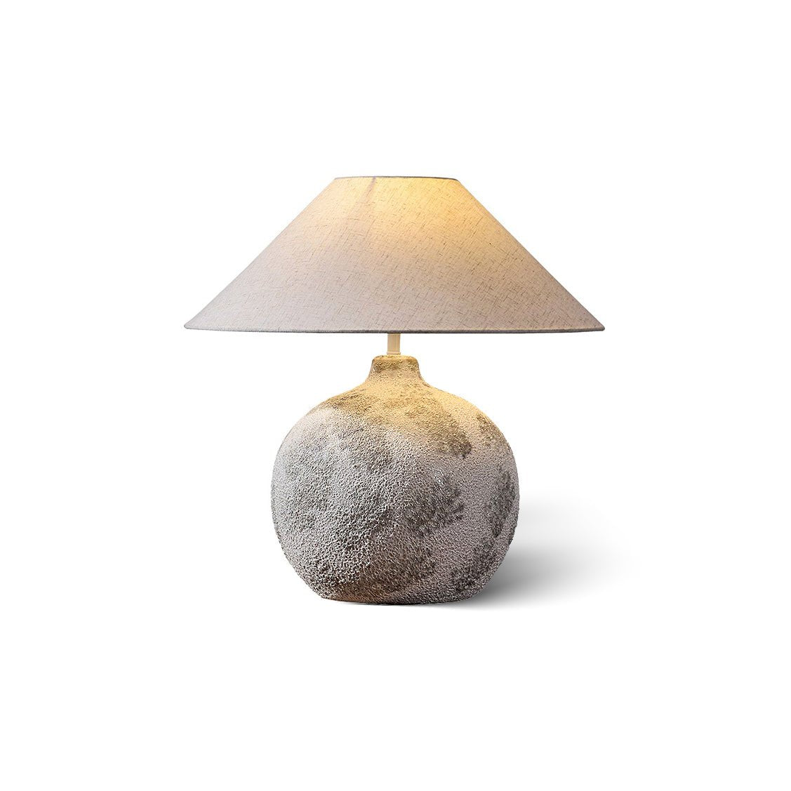 Riona Tischleuchte aus Naturstoff und Keramik in Beige aus Stoff