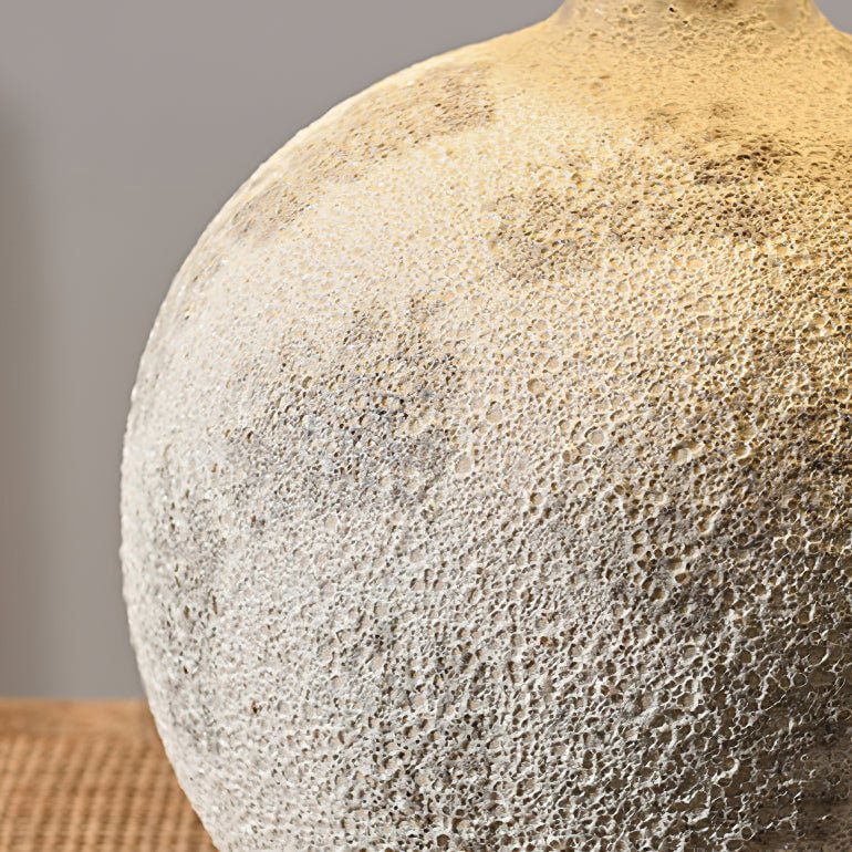 Riona Tischleuchte aus Naturstoff und Keramik in Beige aus Stoff