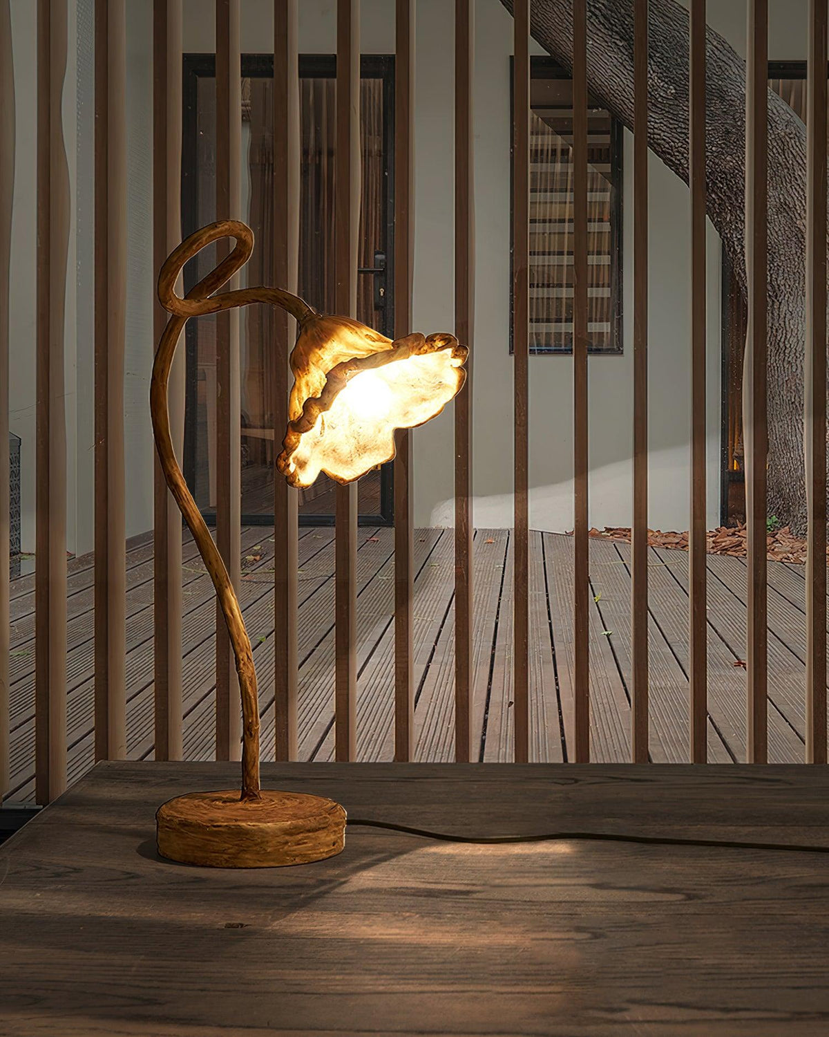Velanella Kunstharz-Tischlampe