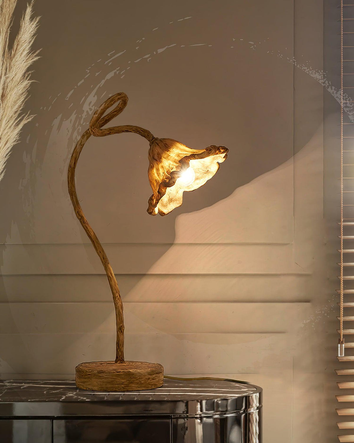 Velanella Kunstharz-Tischlampe