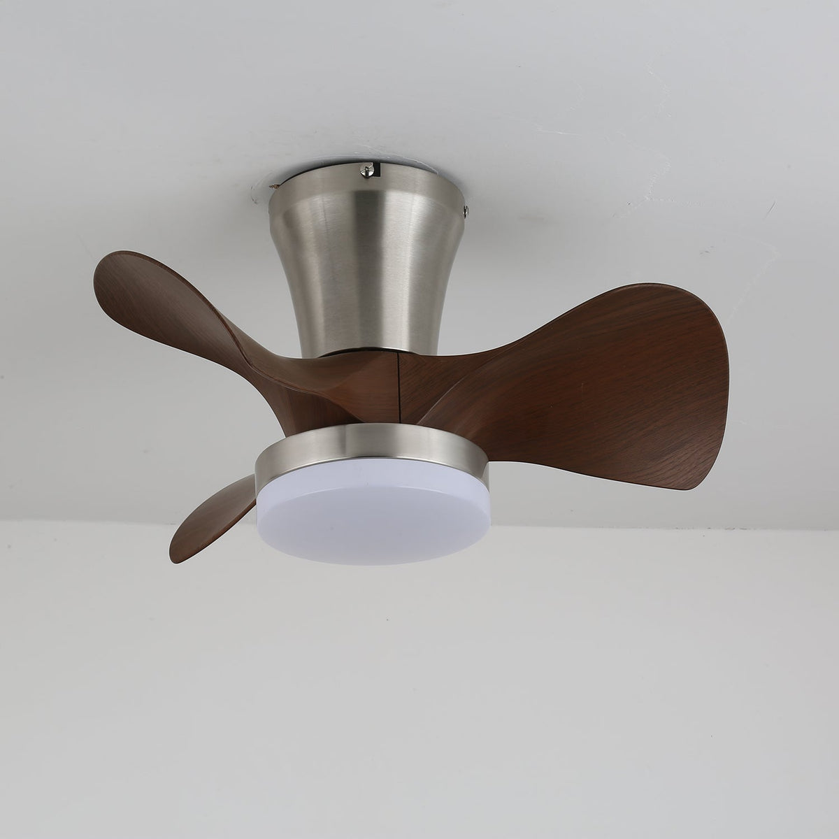 Nera Deckenventilator mit Beleuchtung aus Holz im modernen Stil