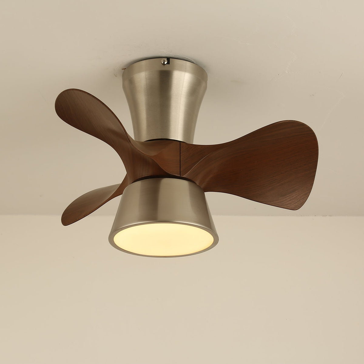 Nera Deckenventilator mit Beleuchtung aus Holz im modernen Stil