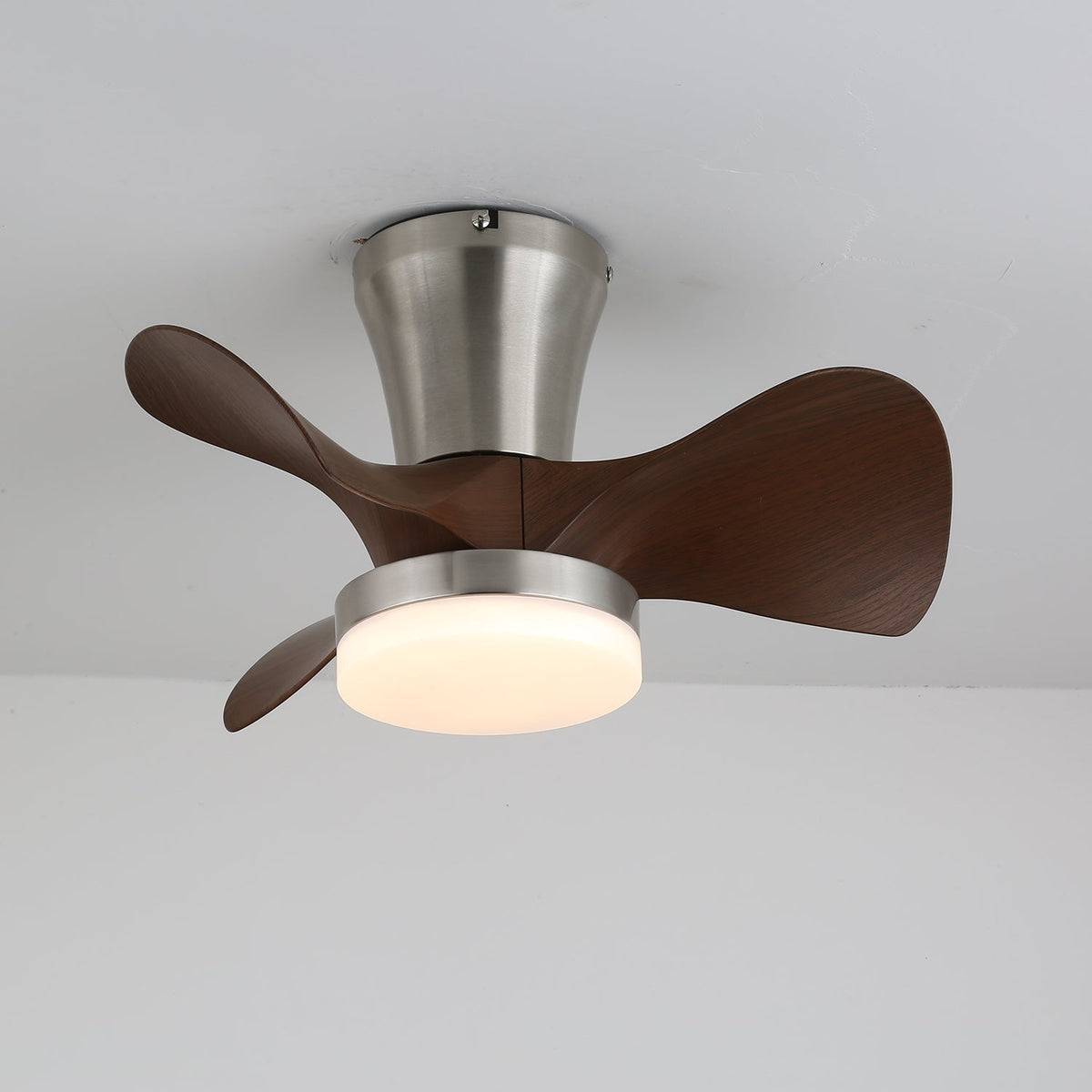 Nera Deckenventilator mit Beleuchtung aus Holz im modernen Stil